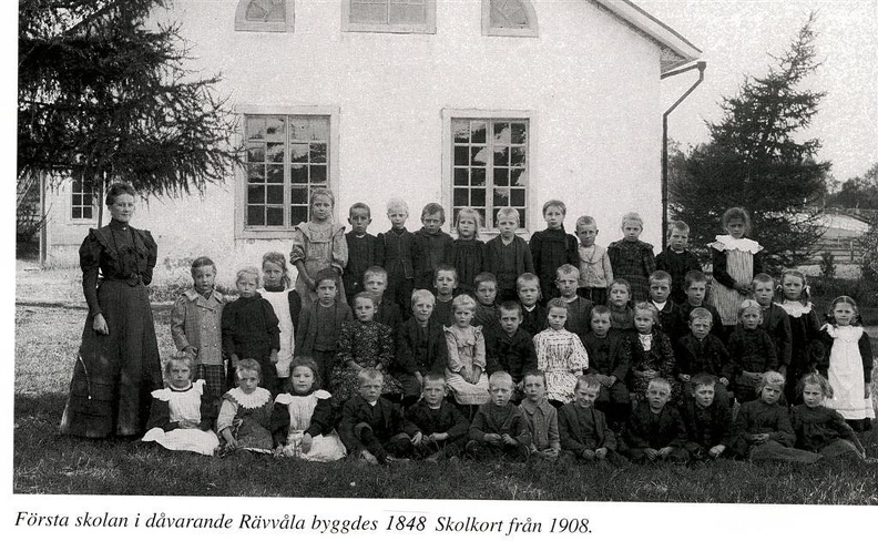 Skolklass 1908 Byggdes 1848.JPG